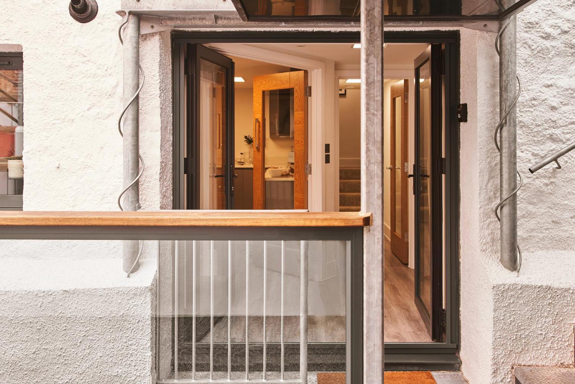 The Moorings - Stylish Duplex Apartment On Torquay Harbourside Exterior photo